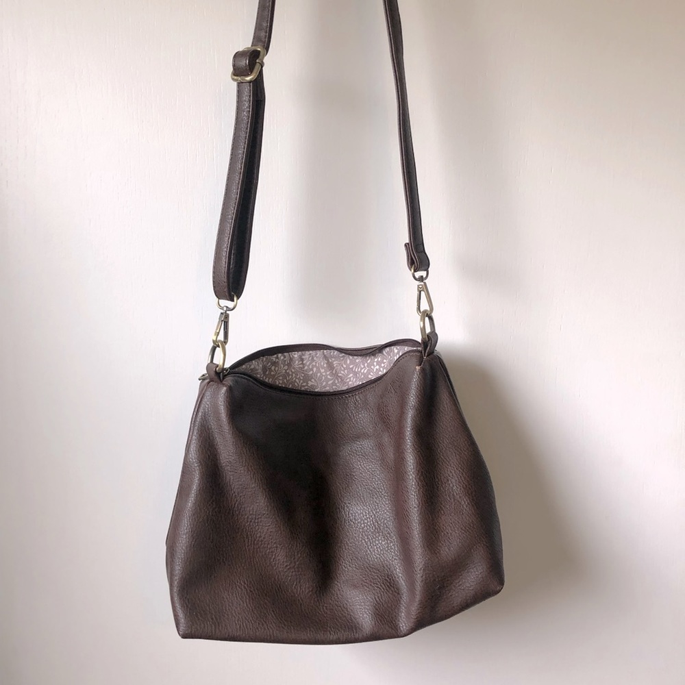 Crossover hobo type purse